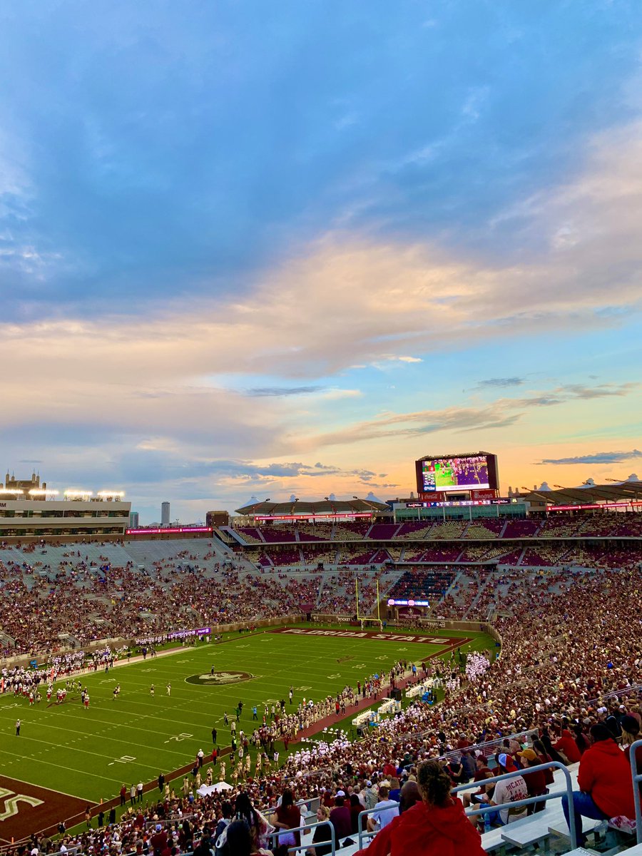 Doak sunsets make our hearts happy 🫶🏻 We love you, <a href="/FSUFootball/">FSU Football</a>