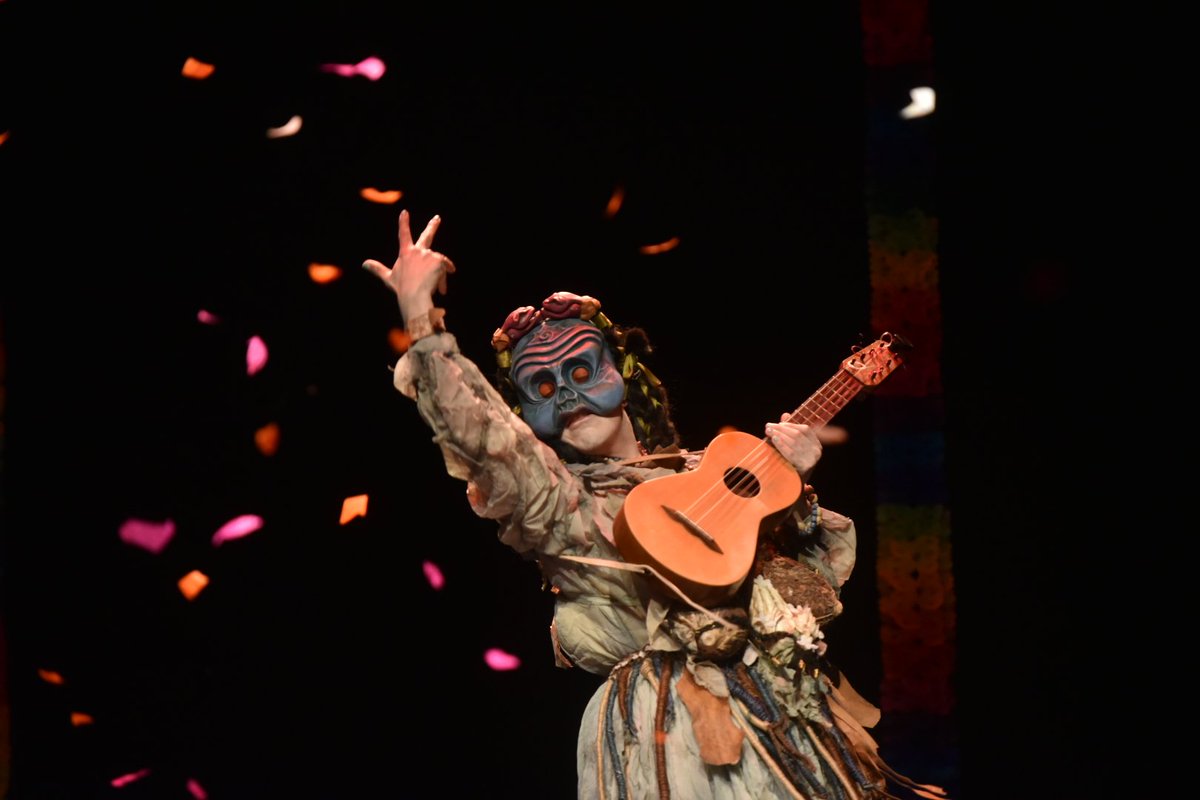 PeriodistasU's tweet photo. Daniel Loyola «Coatlicue 2.0, la diosa que vino del aire» como parte del Festival Alma de Madera  en el @cenartmx @FestAlmaDMadera https://t.co/pznFr1uwm2