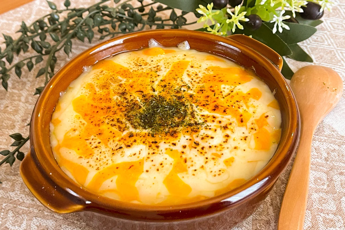 もうフライパンは使わない！？電子レンジで簡単「ほくほくポテトグラタン」。