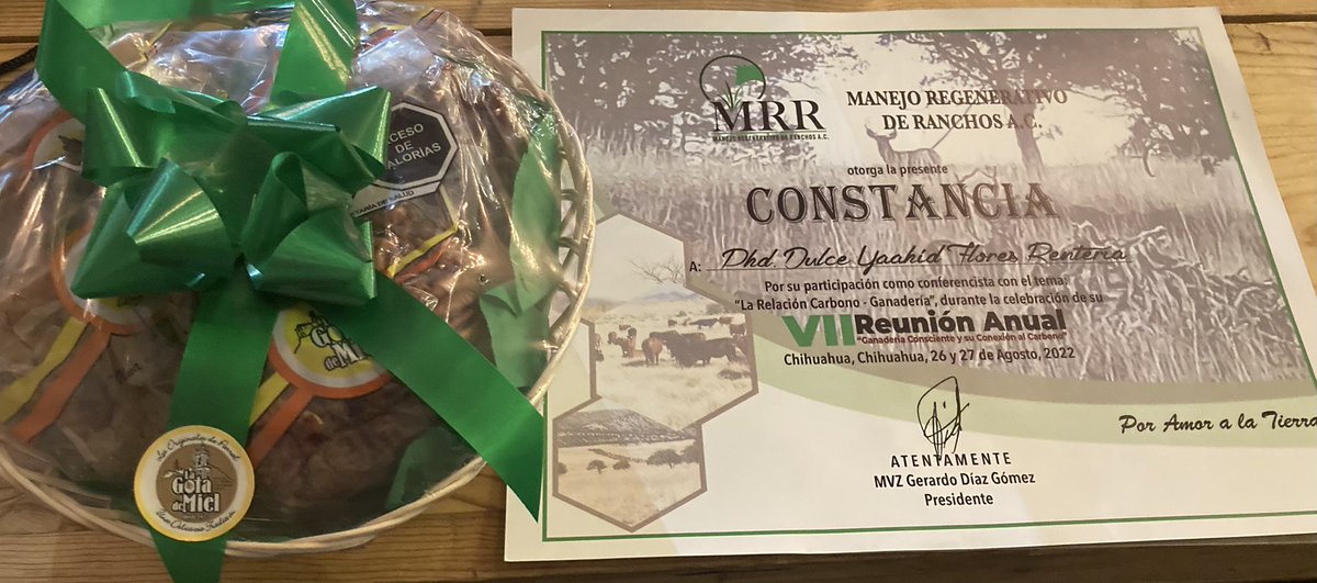 SueloLab's tweet photo. Fuimos invitadas a la VII reunión anual de #MRR en donde presentamos dos platicas,sobre ecología de comunidades microbianas del suelo y la evaluación con los protocolos de la FAO del manejo sostenible del suelo con base en el carbono.
#Cinvestav
#SRNyE 
#sustainablesoil https://t.co/bbDMQDpaU7