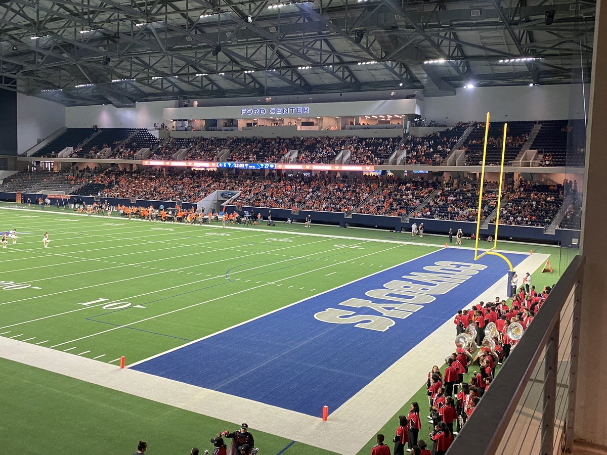 rocksports23's tweet photo. This picture was taken at halftime. It was taken from the Cedar Hill side because the concession lines were so much shorter on their side that it made since to make the walk around. Why? Because the Star was flooded in orange. https://t.co/72NBM3TM8D