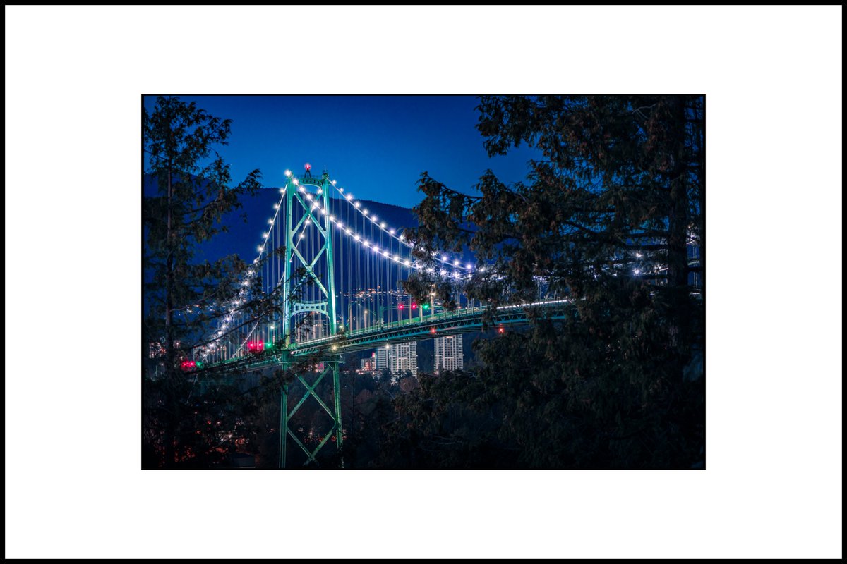 Captured on August 14, 2022
#mani_vahdatizadeh #lionsgatebridge #vancouver #prospectpoint #summervibes #photography #goldenhourphotography #sunset #glitter #pacificocean #silhouette #lighthouse
