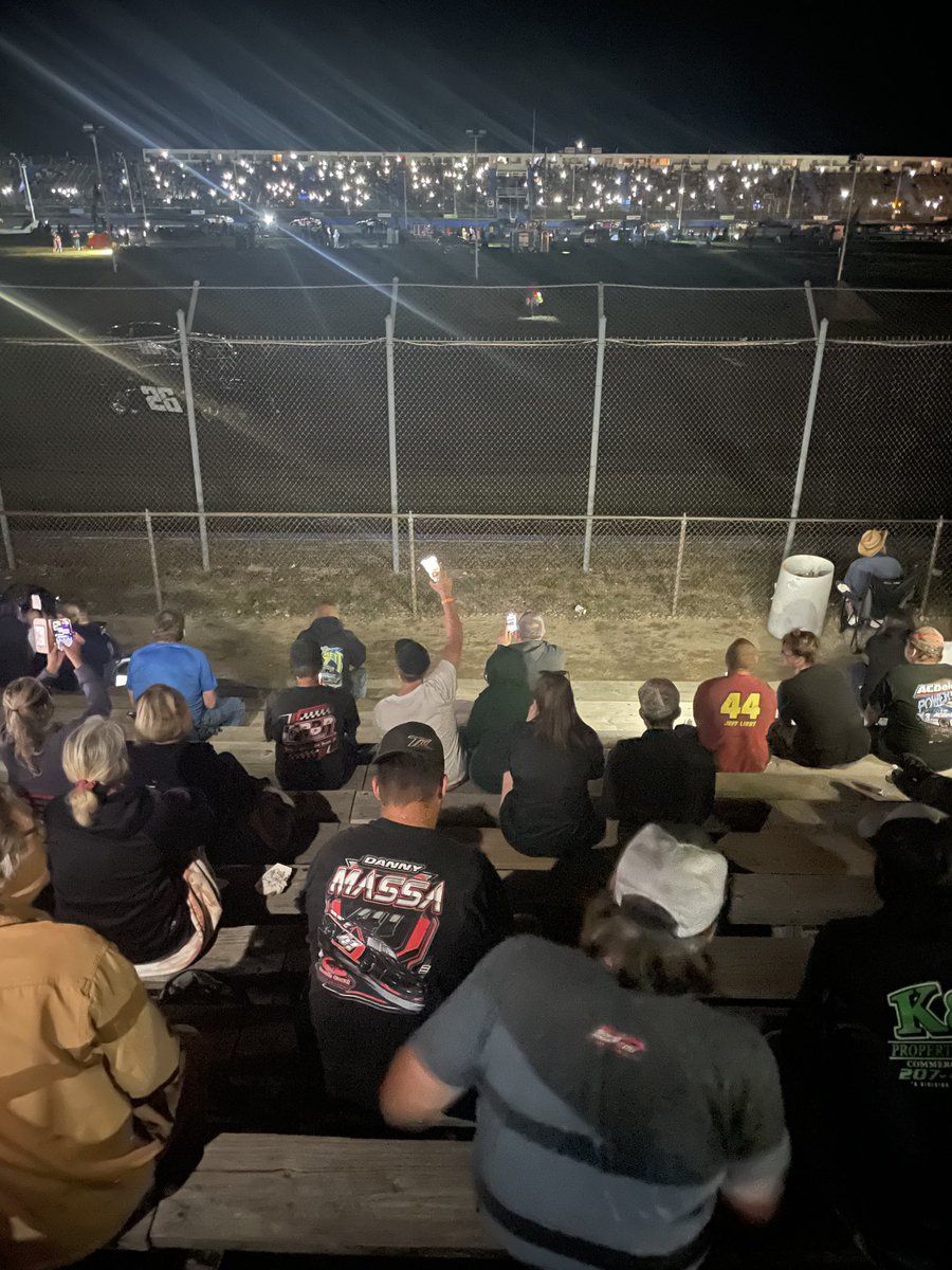 Entire town of Oxford, Maine just lost power in the middle of the ⁦@ACTTour⁩ race tonight…The thousands of fans are all using their phone lights to illuminate the track…Not something you see every day…😳 ⁦@ShortTrackPics⁩ ⁦@RacingAmerica⁩ ⁦@SRWRadio⁩