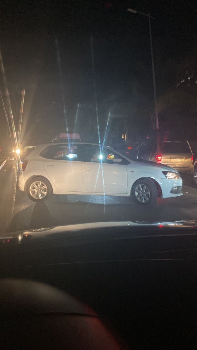D14538943N's tweet photo. Saben qué pasó en Av. Bonampak ? Sin luz y mucho tráfico @TransitoBJ @cancunurbano @VivoEnCancun @CANCUNVIVE @MonitorCancun @mpduarte @CancunSOS @cancunpress @QueOndaCancun @CancunForos @PCivilCancun @AyuntaCun https://t.co/sj4v6unqaa