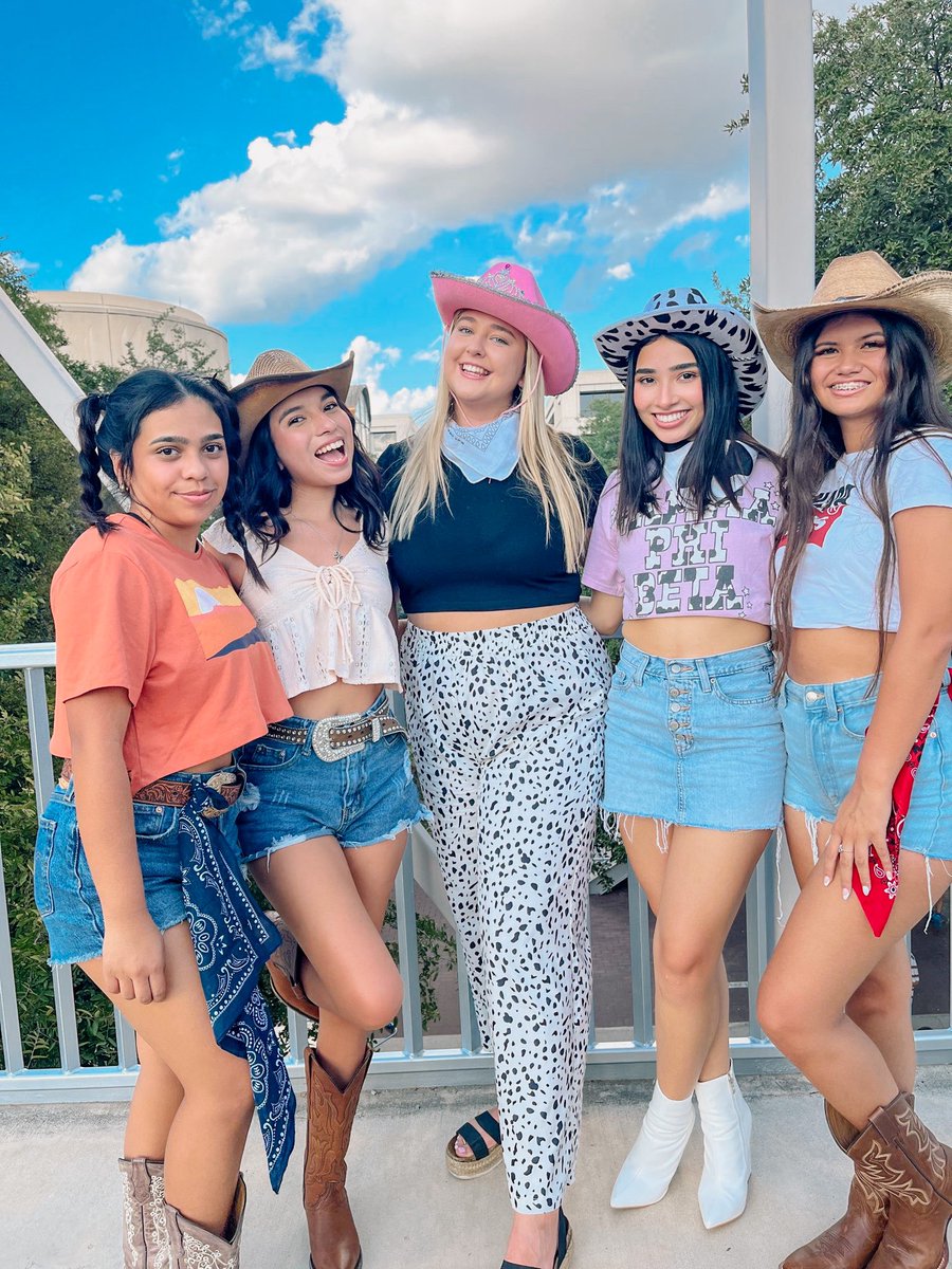 ✰WORK WEEK DAY ONE ✰
HOWDY, GPHI is getting ready to round up the best this semester!🤠💓