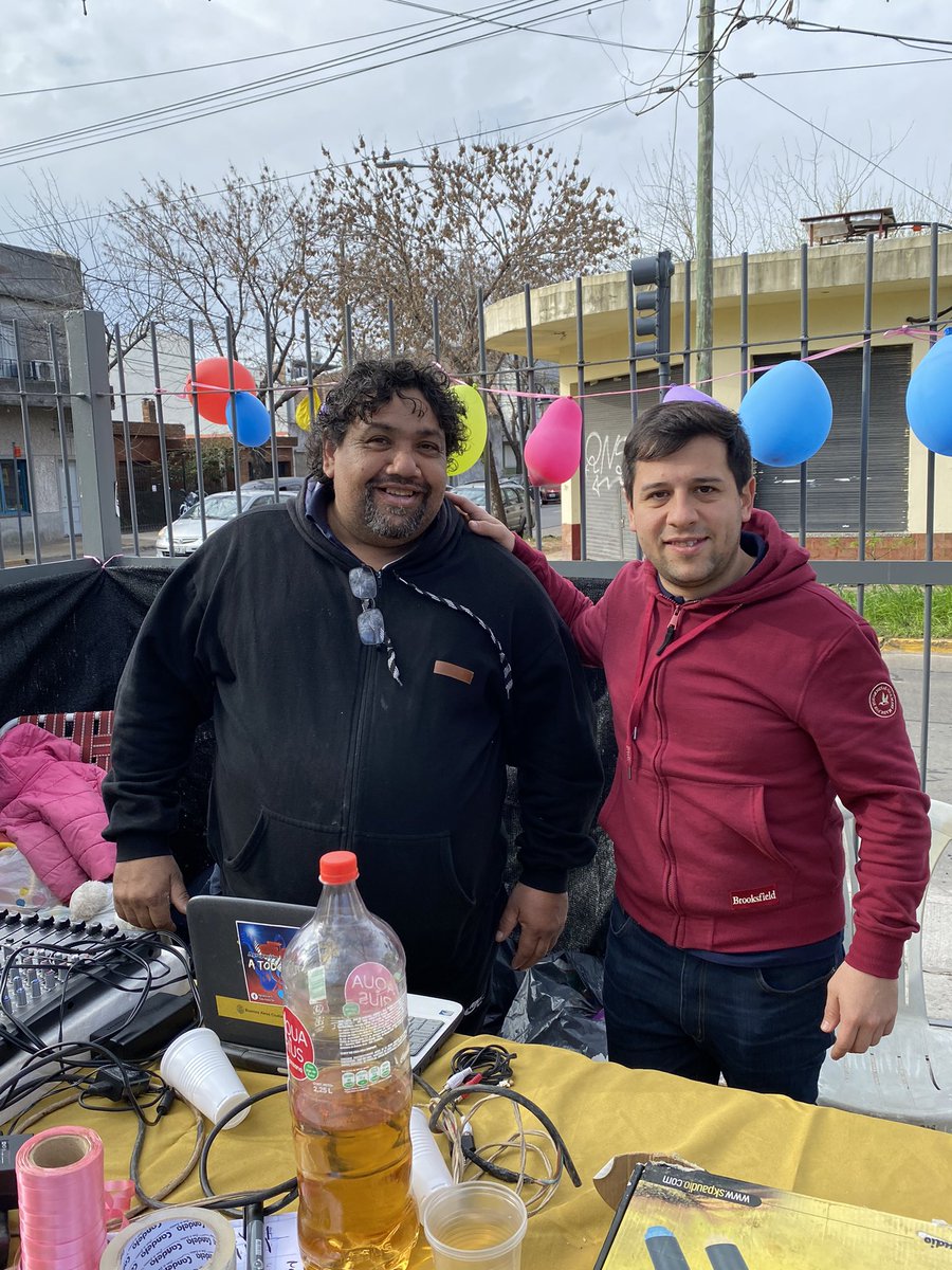 Hoy estuvimos con @JuanVedani en #FloridaOeste saludando al amigo Beto Roa que hace 23 años festeja el Día del Niño para que disfruten sus vecinos, especialmente los más chicos!

<a href="/partido3p/">Partido Tercera Posición</a> <a href="/GracielaCamano/">Graciela Camaño</a>