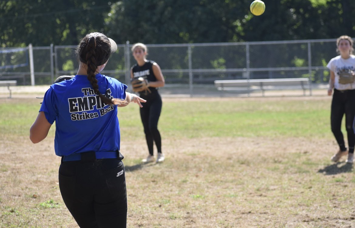 HotleKat's tweet photo. Great first practice today with @EStateHuskies!! Looking forward to a great season with @state_16u! @CoachJoeHuskies @Johnknopf10 @Los_Stuff @IHartFastpitch @ImpactRetweets https://t.co/M230Kzsfda