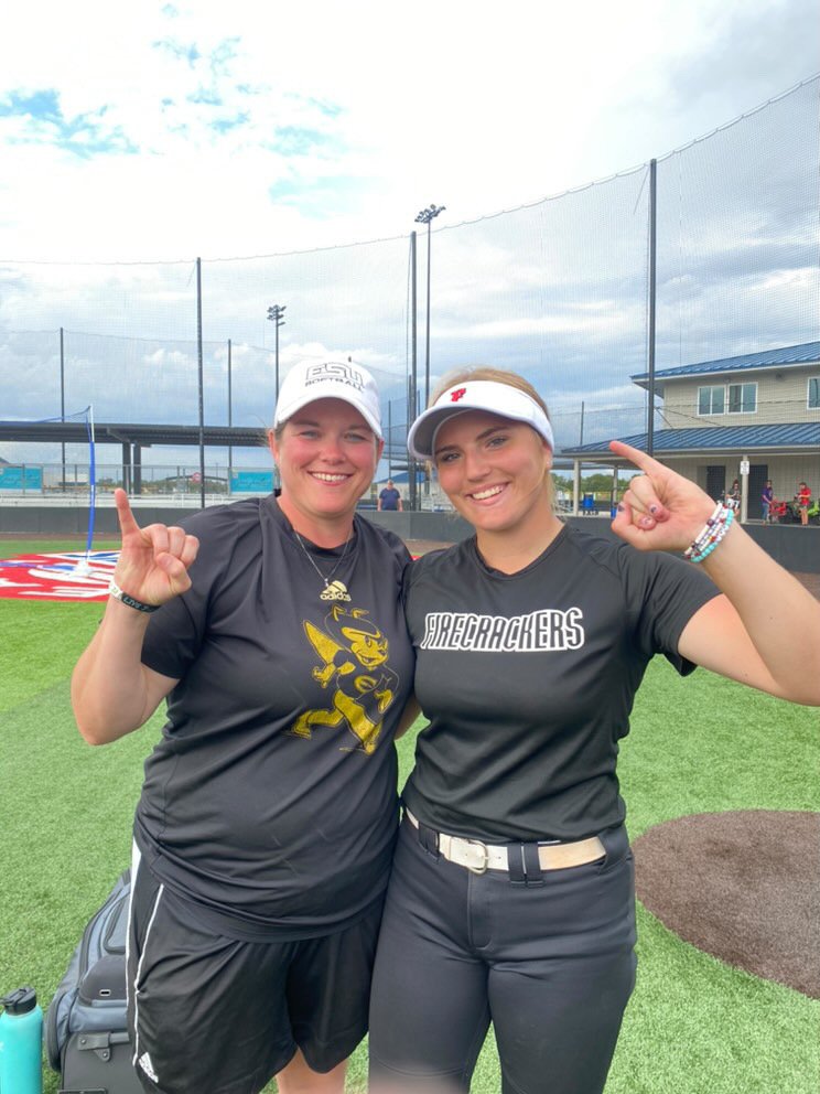 Had a great time at EState camp today! Thanks for everything Coach Rosales #StingersUp @EState_Softball @MWFC15U