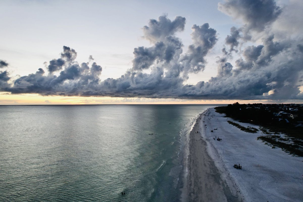 RickThress's tweet photo. Sunset this evening with the drone ⁦@DJIGlobal⁩ https://t.co/f4dddvmpTp