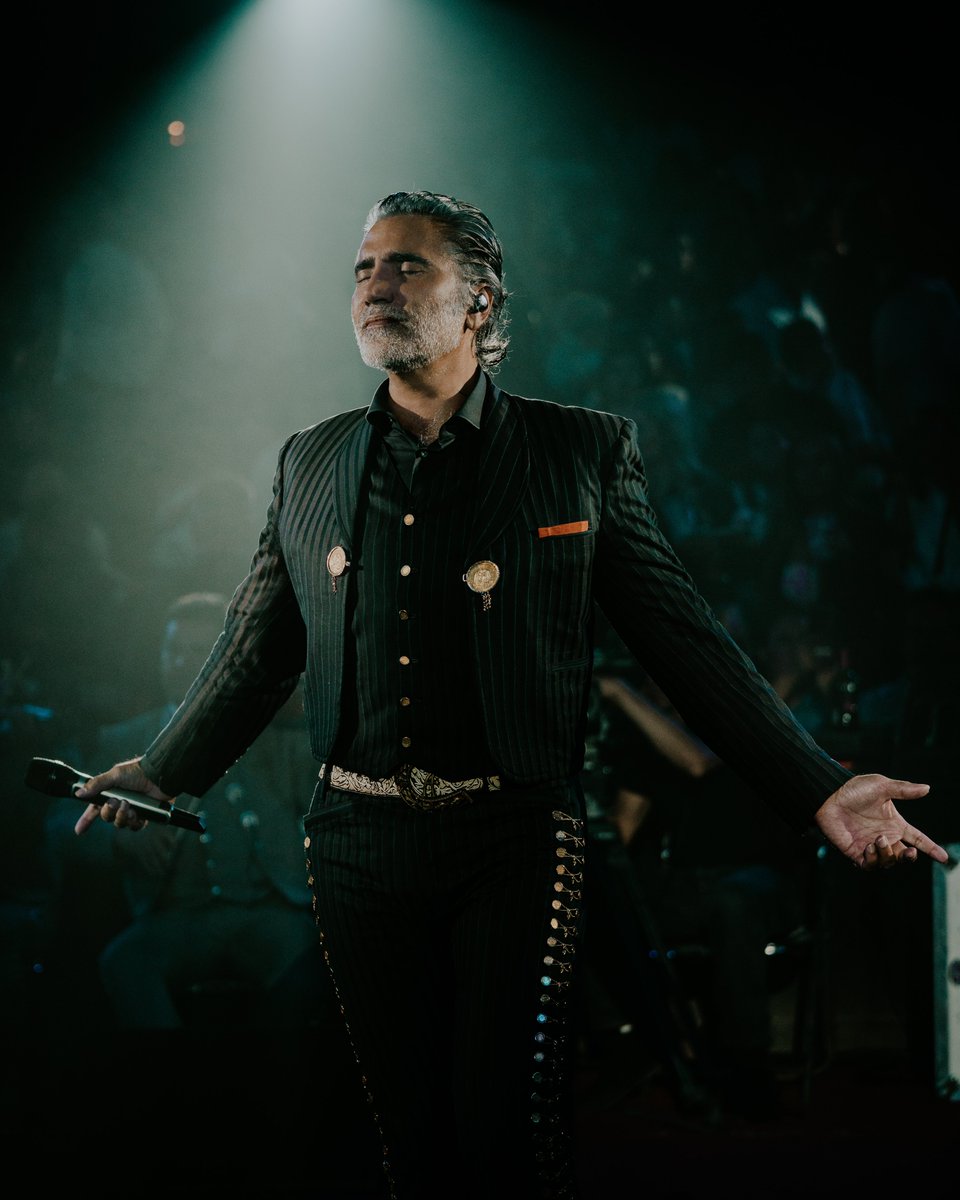 alexoficial's tweet photo. Hoy estamos de fiesta.
Bienvenido de vuelta, Osbaldo.
Esta es tu casa y esta es tu familia (la agregada 😜)
Estamos contigo en esta lucha y en todas las que queden.
¡Échele, compa! 🙌🏻♥️💥

Se fue la primera noche en San Luis Potosí y fue puro 🔥🔥🔥 https://t.co/taSCyDl9pT