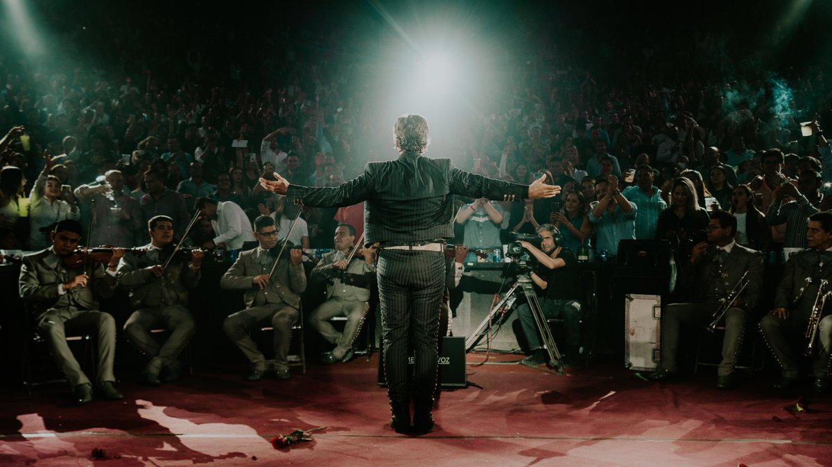 alexoficial's tweet photo. Hoy estamos de fiesta.
Bienvenido de vuelta, Osbaldo.
Esta es tu casa y esta es tu familia (la agregada 😜)
Estamos contigo en esta lucha y en todas las que queden.
¡Échele, compa! 🙌🏻♥️💥

Se fue la primera noche en San Luis Potosí y fue puro 🔥🔥🔥 https://t.co/taSCyDl9pT