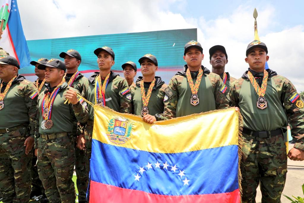 #27Ago|| 🏆🎖️Durante la ceremonia de premiación de la disciplina Frontera Francotirador de los #ArmyGamesVzla2022, la delegación de Uzbekistán se alzó con el 1er peldaño del podio, seguido de Rusia y Venezuela, demostrando garra y tesón en cada etapa de la competición.