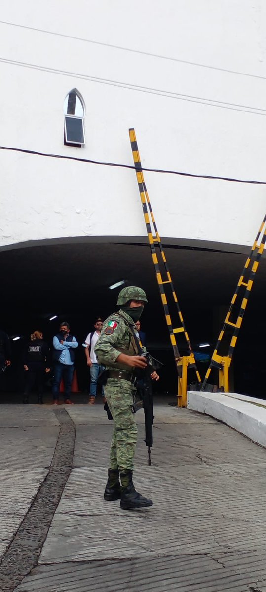 MorelosContext's tweet photo. @marloncarreo8 @UlisesBravoM @morelos_morena Solo con la Guardia y policía “cuidando” la elección pudieron asegurar su “triunfo” https://t.co/y3LtTl7jZG