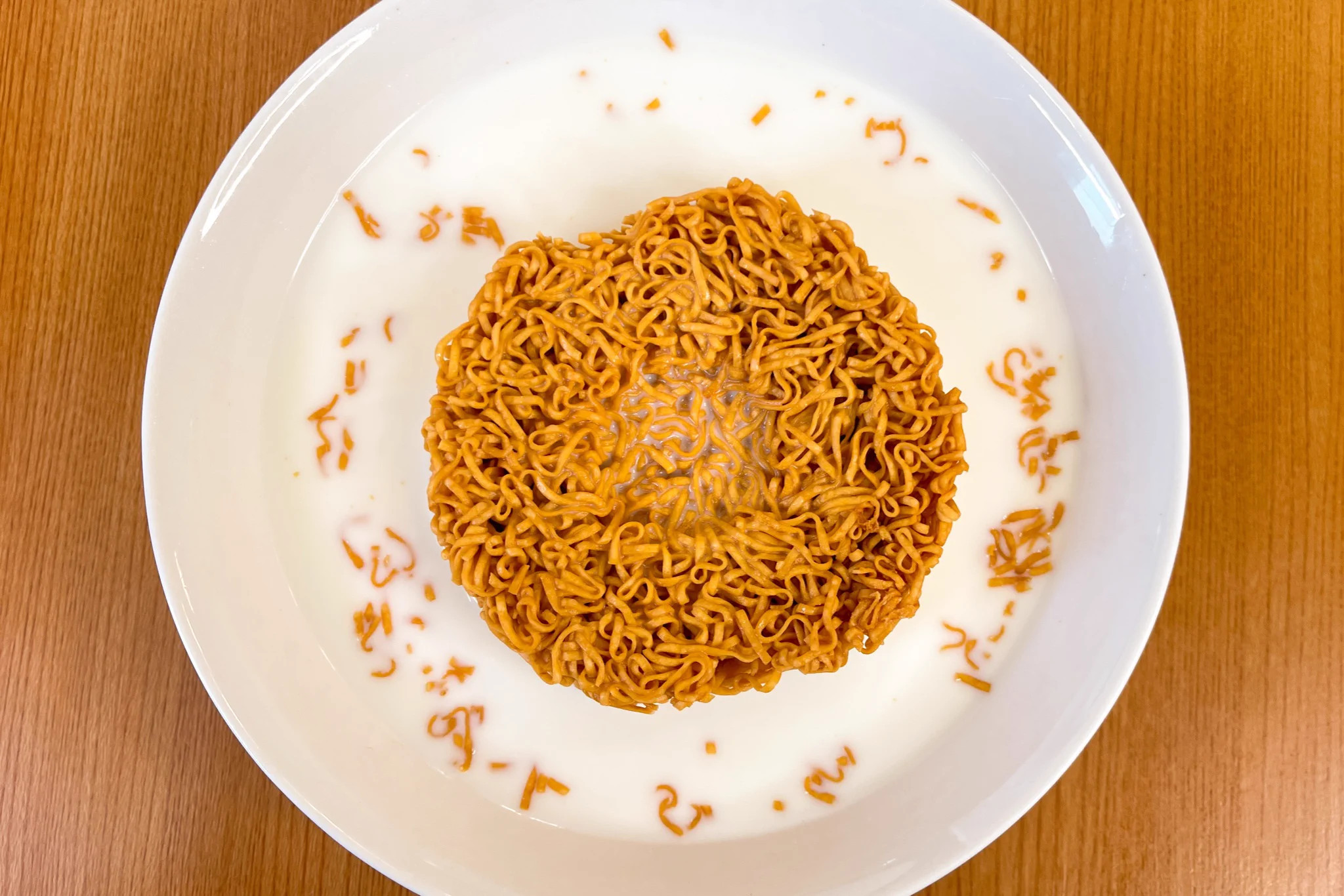 お湯を沸かす必要が無くてお手軽！「チキンラーメン」のカルボナーラ風アレンジレシピ！