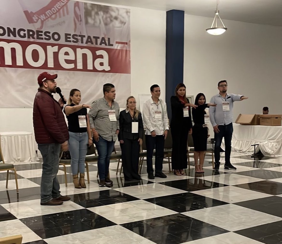 MorelosContext's tweet photo. @DiariodeMorelos ¿Y @mario_delgado va a hacer algo para evitar que Ulises y su hermano @cuauhtemocb10 secuestren Morena en Morelos? 

Para “ganar” la elección no solo compraron votos, usaron hoy una supuesta amenaza de bomba para llamar a la policía y ejército para intimidar a los consejeros 🤮 https://t.co/oCqci1RrJf