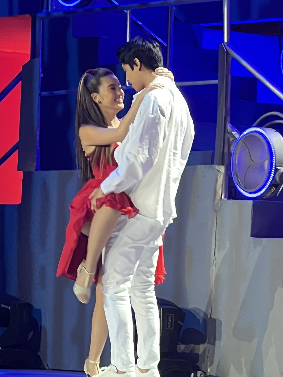 ONLYF0RBELLE's tweet photo. behind the scene               the prod https://t.co/YmspABJgWU