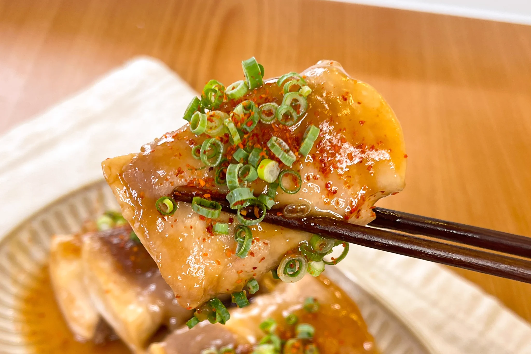 この味付けはたまらない！レンジで簡単調理「肉巻き豆腐」。