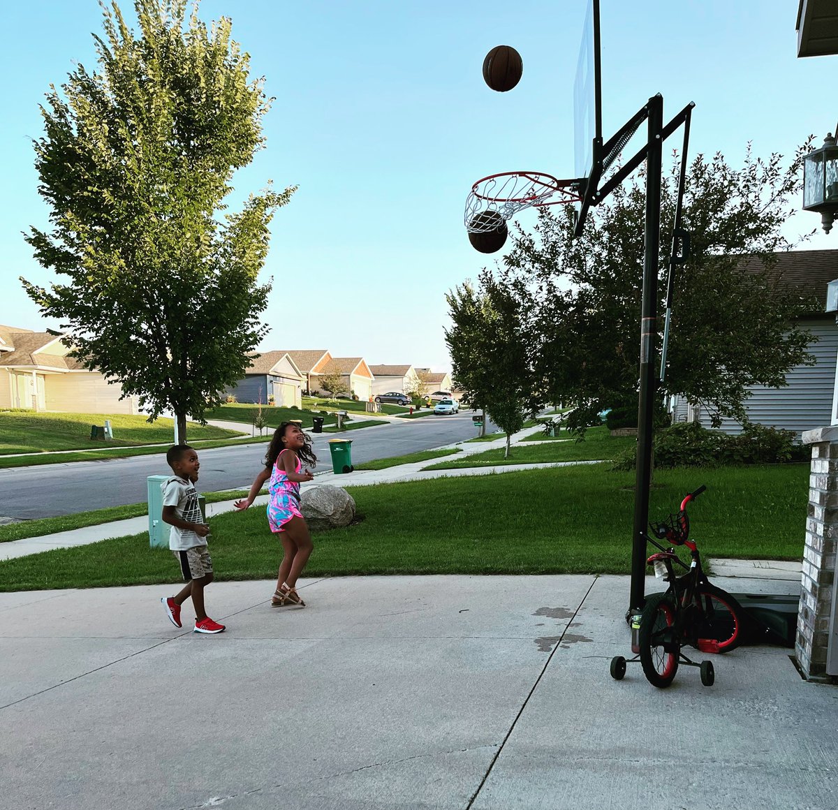 JenThurston4's tweet photo. Love the nights of active kiddos and enjoying their smiles and accomplishments! https://t.co/0sagjUlpqU