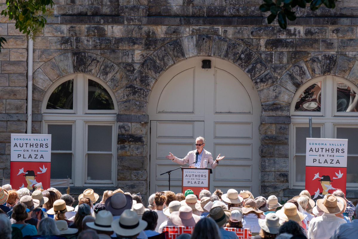 svauthorsfest's tweet photo. The town of Sonoma came out to listen, learn and laugh with @rayadverb, @amortowles and @MaryRoach for Authors on the Plaza. #SVAF2022 #SonomaValley #Sonoma #SVAF 📷 Scott Chernis https://t.co/5AQDJEqhIq