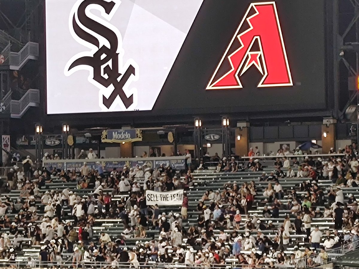 soxmachine_josh's tweet photo. Eloy just missed that. 

Meanwhile, we've progressed from "Fire Tony" chants to SELL THE TEAM signs https://t.co/c8CrkmuzpB