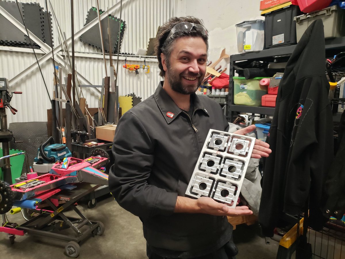Orion says: it's hip to be square! Upgraded DRIVE items are here! 
.
#battlebots #LetTheBotBattleBegin #itsrobotfightingtime #letthehijinxbegin #hijinx
