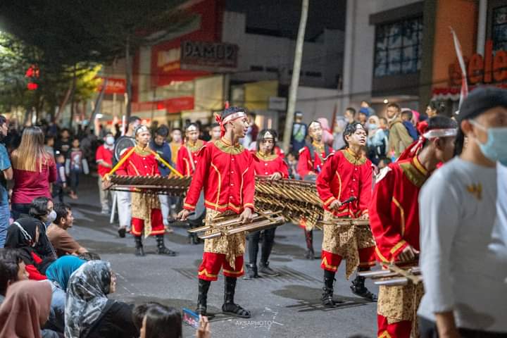 areapbg's tweet photo. Acara Semalam Lur.. Festival Kentongan Purbalingga dalam rangka HUT RI ke 77 di alun2 Purbalingga yang berakhir sangat meriah #purbalingga #kotaperwira
#festivalkentongan #jateng #banyumas #purwokerto #genpi https://t.co/Fdpq2vQbTr