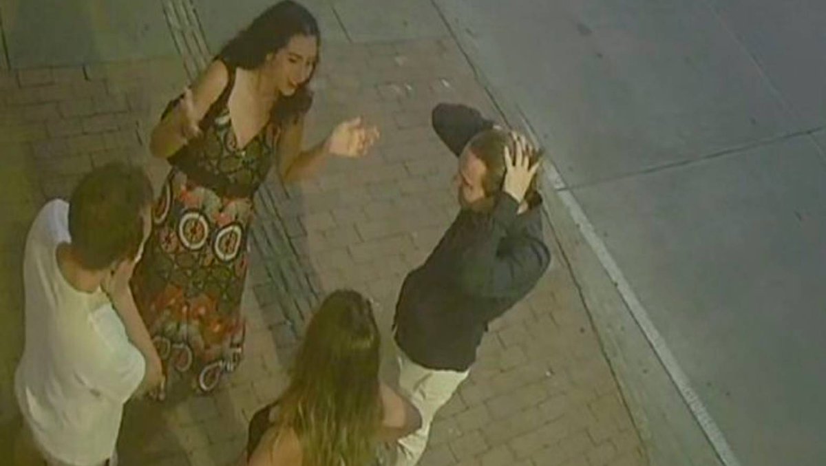 Cartagena, de a malas. Dos jóvenes turistas holandeses murieron intoxicados en #Cartagena, después de comer un ceviche. La Fiscalía investiga. #Colombia