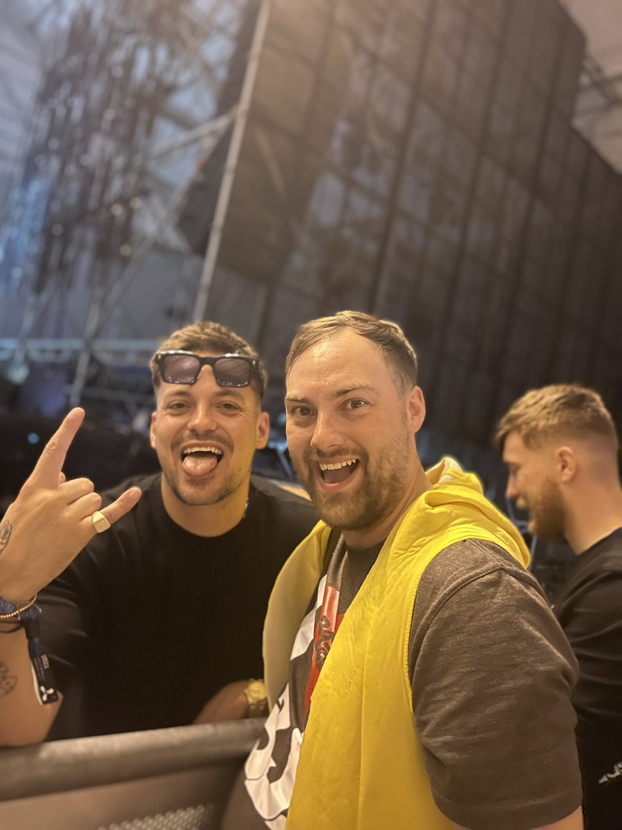 Amazing set from <a href="/JulianJordan/">JULIAN JORDAN</a> - first time seeing him live. Also, he signed my hat! The most amazing day. Thanks for making my Creamfields the best experience.