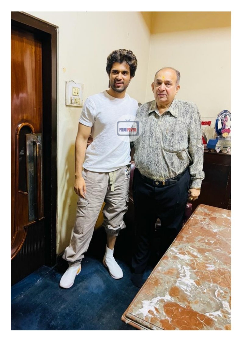 #Liger :

#VijayDeverakonda met Mumbai Exhibitor #ManojDesai and expressed regret about his recent comments about the Boycott/OTT Issues (which are allegedly taken out of context). He will be promoting Liger in Dubai tomorrow at #AsiaCup (Courtesy - Filmi Fever)