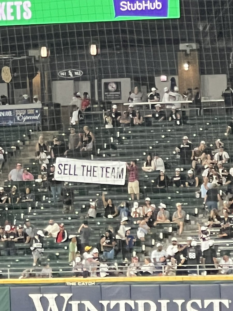 It appears that some Chicago White Sox fans are unhappy with ownership.