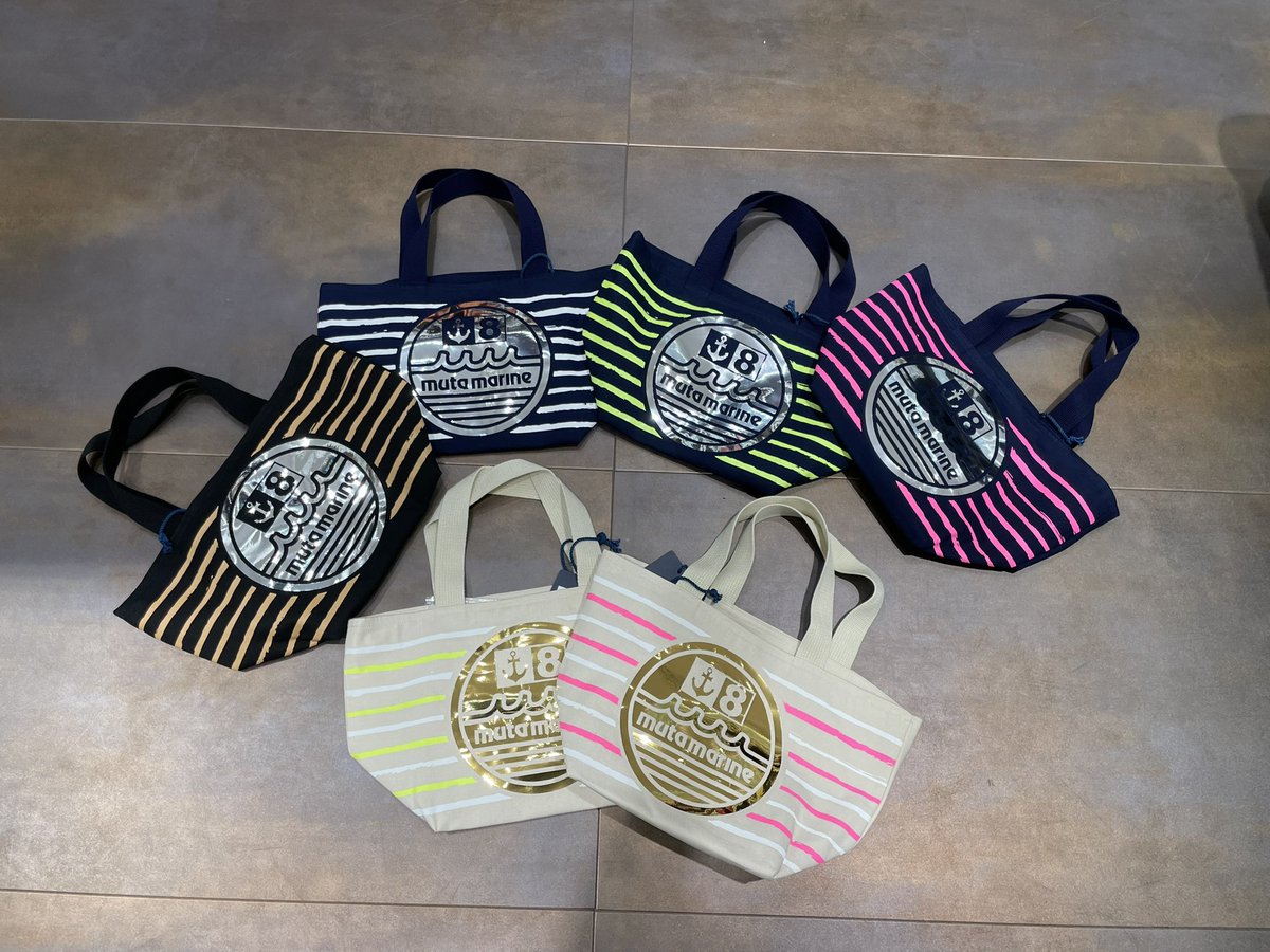 gossipgolf_kn's tweet photo. mutaから人気のエコバッグが入荷！！

使い勝手のよいこのバッグは毎回人気ですね🤩
普段持ちからラウンド時のカートバッグとしても🆗⭕️

muta MARINE（ムータマリン）
FOIL / ボーダーエコバッグ（６色展開）
￥6,050 税込
https://t.co/odVwMCoBCu

#gossipgolf
#ゴルフ女子
#ゴルフ男子
#muta https://t.co/E1y5uYJ75j