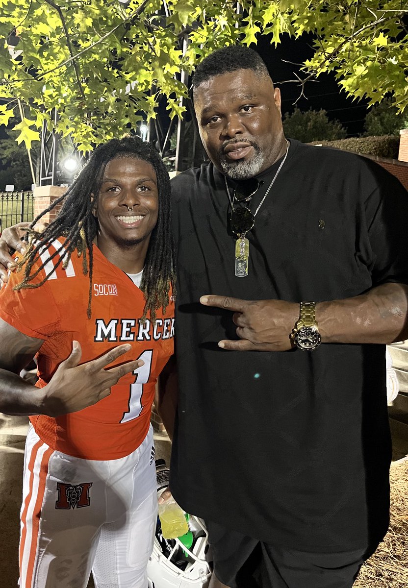 2 TD Night for DHarper. Another Kickoff Return (93yards) &amp; 1 receiving TD. #BBM @lrfreeman92 <a href="/patcoach1/">Randy Hooley</a> <a href="/humble_court/">Courtney “UNO” McBride Jr.🙊</a> <a href="/SidneyDaGoat/">Sidney Smith</a>