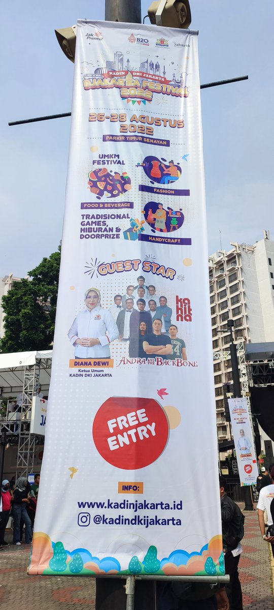 netzmeofficial's tweet photo. Sssttt bakal ada Kahitna loh nanti malem 🤭
Yoklah diisi dulu saldo Netzme Pay-mu! Banyak jajanan enak loh. Dan semuanya udah pake QRIS
#nontunaipakainetzme
#netzme https://t.co/WdkAQfMlns