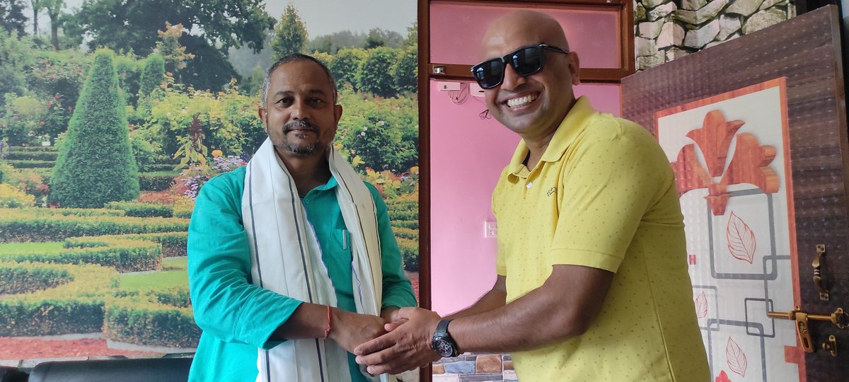 Hotelyes1's tweet photo. नेकपा एकिकृत समाजवादीबाट मधेश प्रदेशमा प्रतिनिधित्व गर्ने माननीय कानून मन्त्री श्री प्रमोद यादव ज्यू र प्रदेश सांसद माननीय आसोक यादव ज्यूलाई होटल यसमा ���्वागत गर्दै । #Hotel_Yes_Bardibas https://t.co/EJcBpFspI7