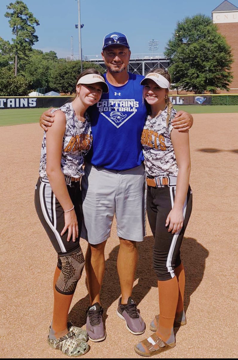 Had lots of fun <a href="/CNUSoftball/">CNU Softball- 2022 National Champions</a> today!! Thank you <a href="/CoachKeithParr/">Keith Parr</a> and his players for putting on such a great camp!! 🥎💪🏼❤️