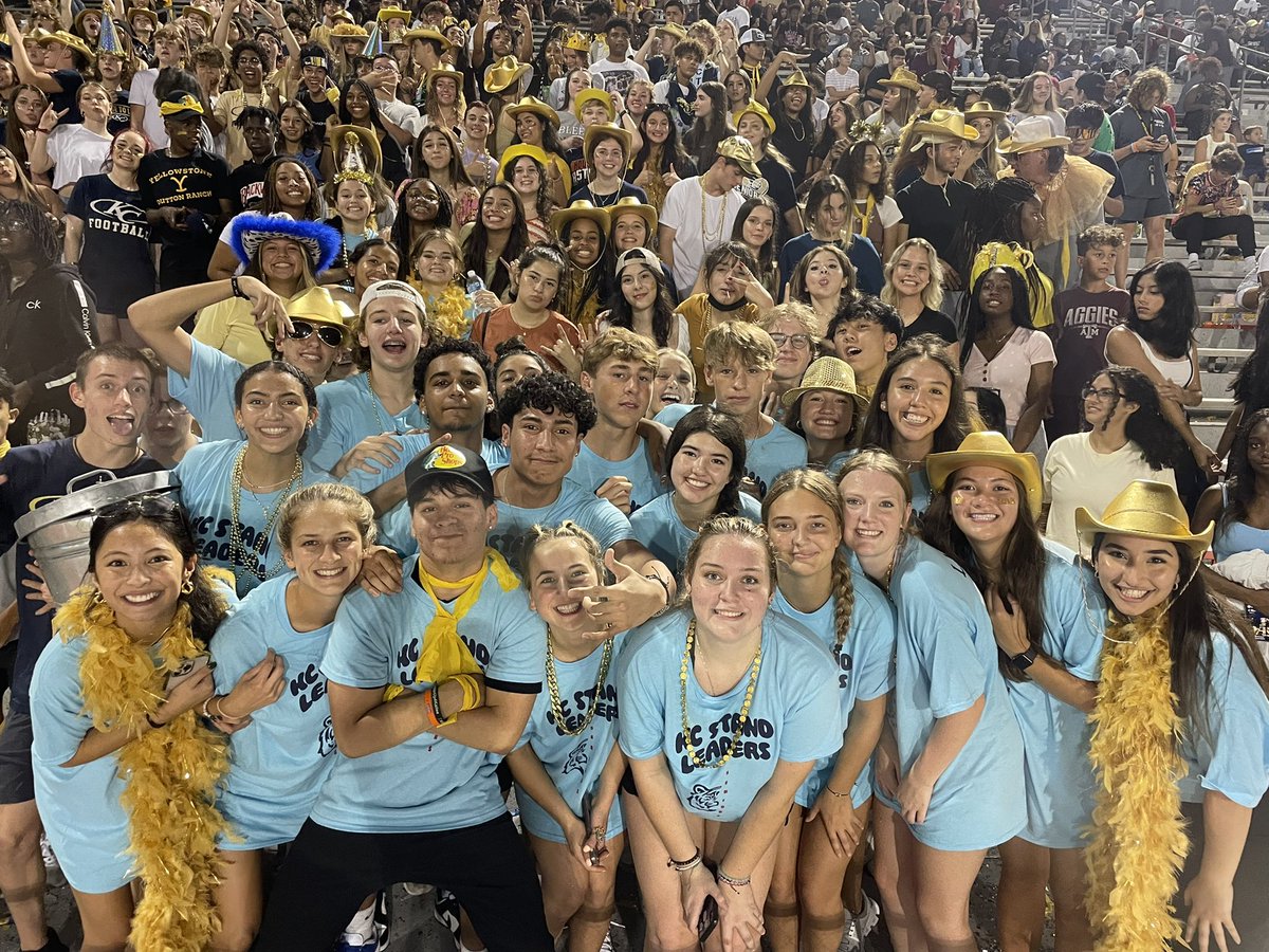 BHenry2020's tweet photo. BIG win for KC tonight 62-26!π―And these may or may not be my new favorite peopleππ #KCSL #game1 @KleinCollins @KCHStigers @KleinISD https://t.co/6poEfA653Z