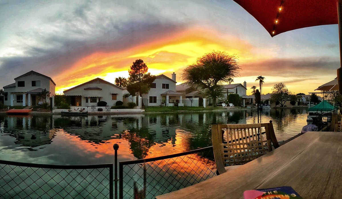 I am LOVING the #azwx this evening 😍