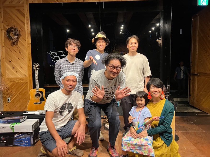 gibson_keisuke's tweet photo. さよならライブNight
ToiToiToi超満員
ありがとうございました😊
幸せな空間でした🙏
松本圭介は音楽が大好きです。
ライブが大好きです。
歌を聴いてもらえることが本当に「幸せ」なんです。
店主、毛利夫妻
共演のネムカカ、Sylook
ありがとう
#toitoitoi
#新見
#ネムカカ
#Sylook
#松本圭介 https://t.co/ISOzkMOWDo