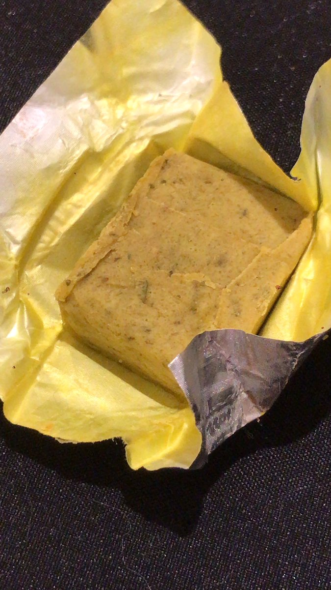 Pedimos helado a <a href="/rapanui_choco/">Rapanui</a> y vino con “regalito”, al principio pensamos que era un chocolate pero cuando lo abrimos… ERA UN CALDITO