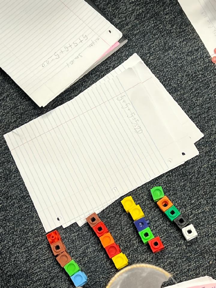 SophiaPKingston's tweet photo. Third grade modeling equal groups with cubes. Our scholars are PAWsome!!! #TeamSelmaConnected #higherseasahead #TeamSPK https://t.co/80DDFXWw07