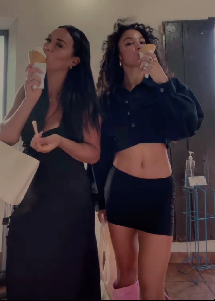 benzagalover's tweet photo. Que bellas son  😍🖤🍦 https://t.co/EMxLwtl2Im