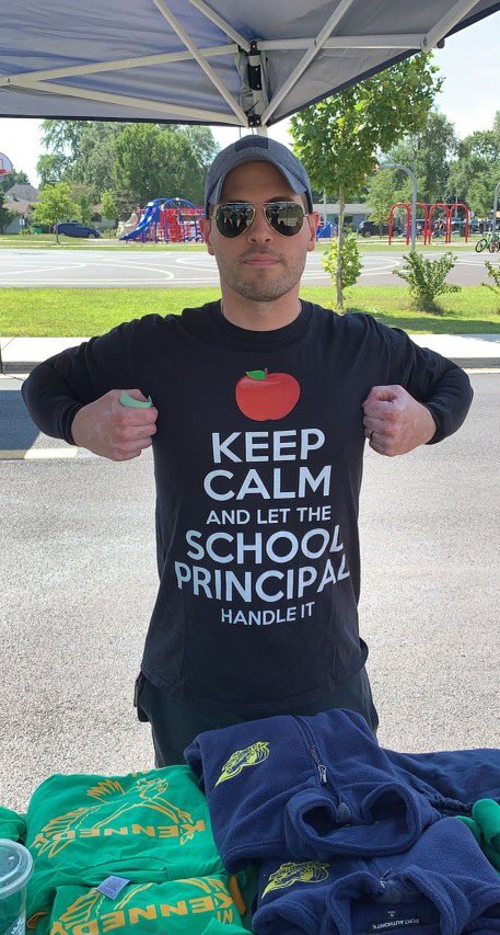DrJEntsminger's tweet photo. Thoroughly enjoyed my #Saturday at the @BurbankSD111 Back-to-School Rally with my Falcon Family! Thanks to all members of our #community who came out, especially our volunteers, staff, and families! #KennedyCallOut #Burbank111 #BackToSchool #school #schoolisin https://t.co/oihTpoy4NU