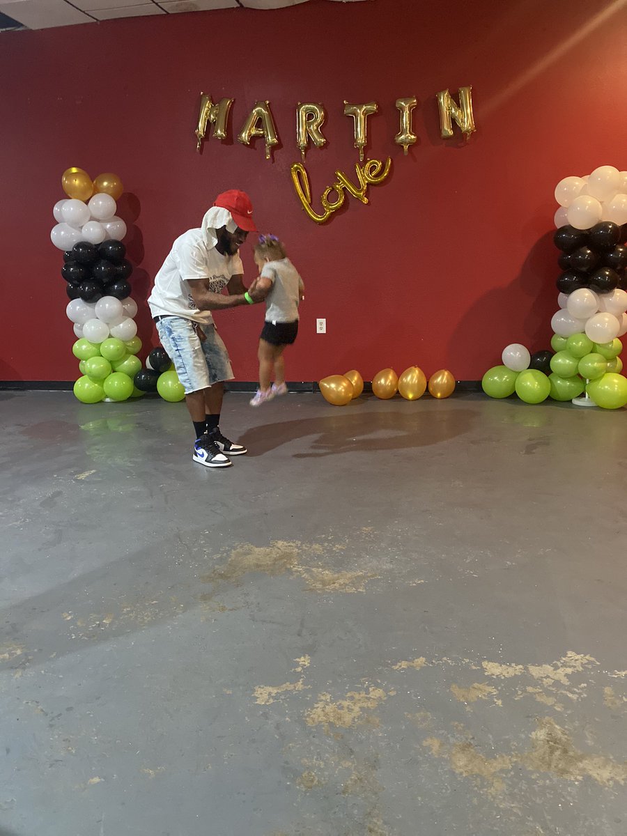 k_waayyy's tweet photo. Daddy’s Girl ❤️ #MartinReunion https://t.co/uL4h2F5AfT