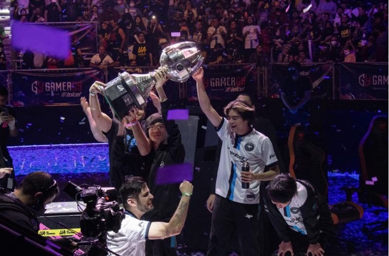 elsolde_mexico's tweet photo. 🎮  En un partido muy reñido durante @GAMERGY_Mx, #IsurusGaming es el rey de #LeagueOfLegends Latinoamérica y será el equipo que represente a la región en el Mundial de LoL 2022. 

📷 Alejandro Aguilar https://t.co/Br52VRJpcN