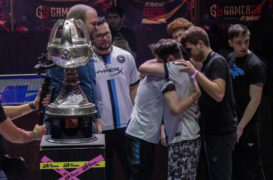 elsolde_mexico's tweet photo. 🎮  En un partido muy reñido durante @GAMERGY_Mx, #IsurusGaming es el rey de #LeagueOfLegends Latinoamérica y será el equipo que represente a la región en el Mundial de LoL 2022. 

📷 Alejandro Aguilar https://t.co/Br52VRJpcN