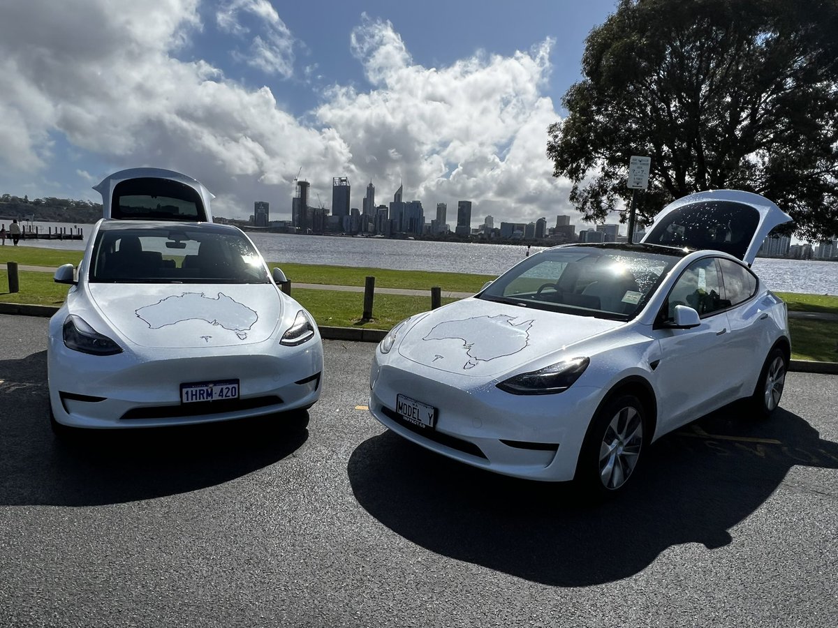 ahead_of_curve's tweet photo. #AUSYtour Day1 @harald_murphy & I are attempting 15,000km (9,300 mi) BIG lap around #Australia in freshly delivered #Tesla #ModelYs We’re starting in #Perth Harald will go counter-clockwise & I clockwise. 🙏Alex, Harry, James, & all @Tesla for delivering these👌🔋🚘s. @elonmusk https://t.co/PoqP5q4dpn