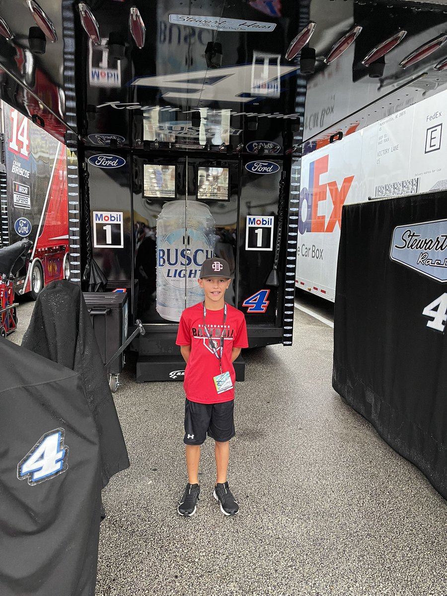 ZHaney21's tweet photo. @KevinHarvick Great meeting you. Hate we didn’t get to see the race tonight. Good luck tomorrow! https://t.co/yCZnmVkdVy
