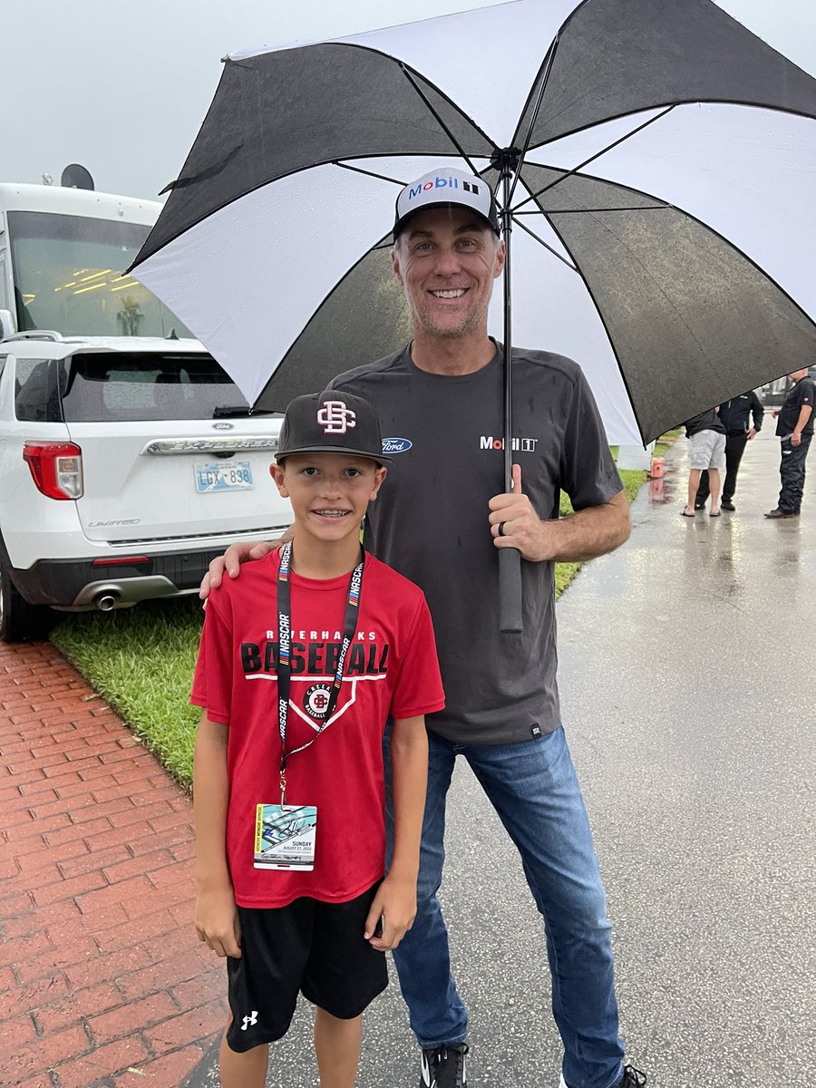 ZHaney21's tweet photo. @KevinHarvick Great meeting you. Hate we didn’t get to see the race tonight. Good luck tomorrow! https://t.co/yCZnmVkdVy