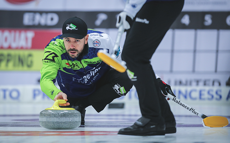 CurlingZone's tweet photo. LIVE NOW!

John Epping and Warren Cross headed to an extra end in a wild 7-7 game! Cross with the in-off to win, just didn't roll far enough. 

Epping will have hammer in the extra needing the win! #curling 

Watch here:
https://t.co/JhvMdSRDnS https://t.co/mgvVal9lP0