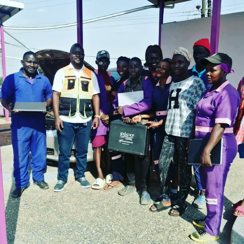 smartgirlsug's tweet photo. Our young people learning how to professional diagnosis a car...beyond physical ability but using technology. With the help.of their facilitor Eng.Abdul Seiko. @mtngirlswithtoolsug and thank you @mtnfoundation for the functional site. #girlsandyouthskilled https://t.co/90okdizXSs